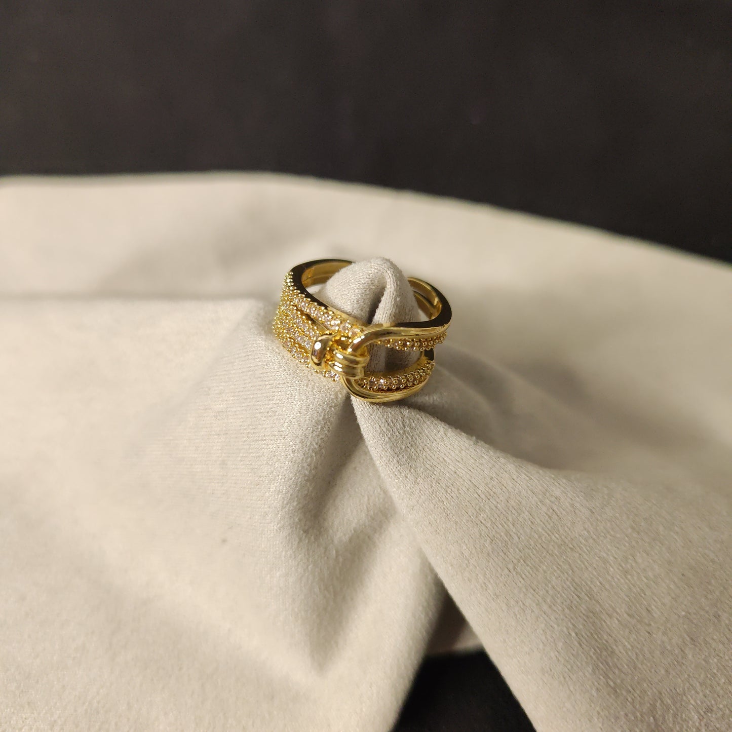 Knot ring